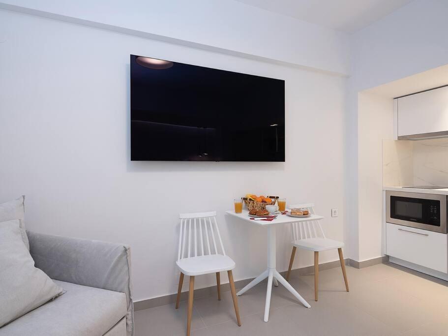 Iris Luxury Apartment At The Heraklion Center Bagian luar foto