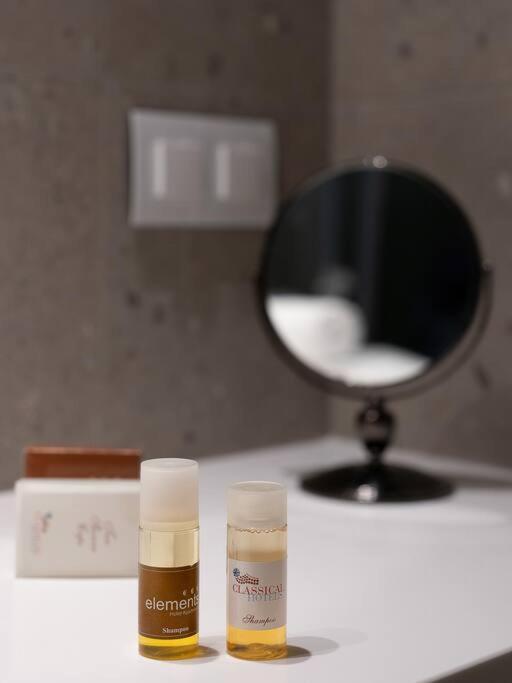 Iris Luxury Apartment At The Heraklion Center Bagian luar foto